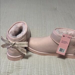 Juicy Couture Pink Kelsey 2 Blush/Gold Winter Boots